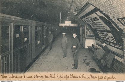 PARIS UNE STATION DU CH.V.F. METROPOLITAIN        2 SCANS