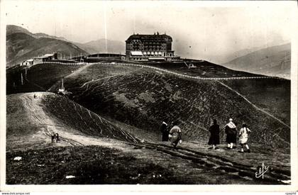 CPA Luchon Superbagneres La Gare et le Grand Hotel