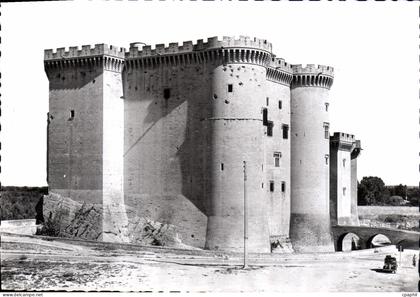 CPM Tarascon Le Chateau Du Roy Rene