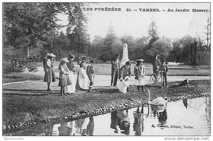 D65 - TARBES - VUE ANIMEE AU JARDIN MASSEY