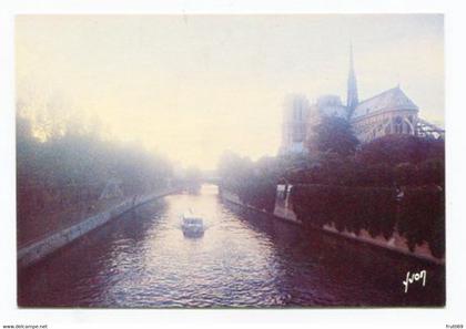 AK 053134 FRANCE - Paris - La Seine et Notre-Dame