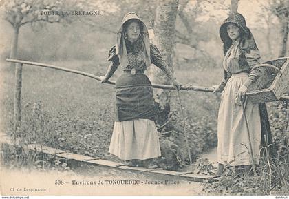 22 // environs de TONQUEDEC    jeunes filles  538