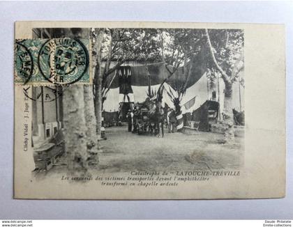 TOULON (83) - CATASTROPHE DU "LATOUCHE-TREVILLE" - LES CERCUEILS DES VICTIMES TRANSPORTES DEVANT L'AMPHITHEATRE