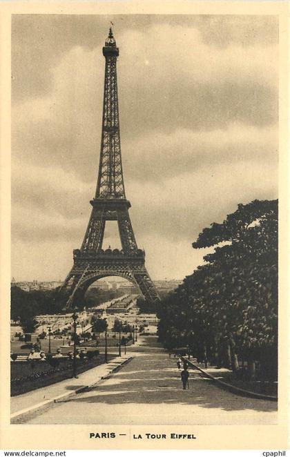 CPA Paris La Tour Eiffel