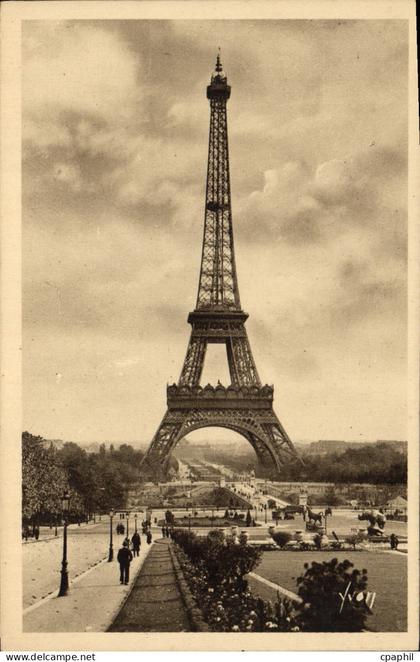 CPA Paris Le Tour Eiffel