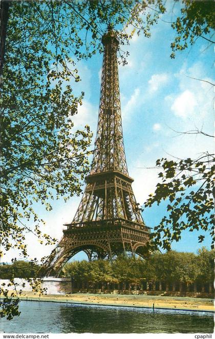 CPM Paris La Tour Eiffel