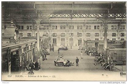 -departements div- ref CC985 - indre et loire - tours - interieur de la gare - gares - train - trains - carte bon etat-