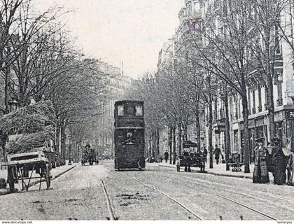 [75] Paris  Transport urbain en surface-☛Carte Postale CPA-☛Tramway rails-devant de magasins rue Mozart-prise de la rue