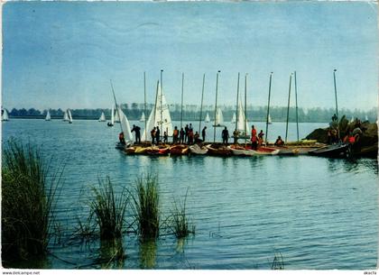 CPM Trappes Le centre de voile de l'Etang FRANCE (1452804)