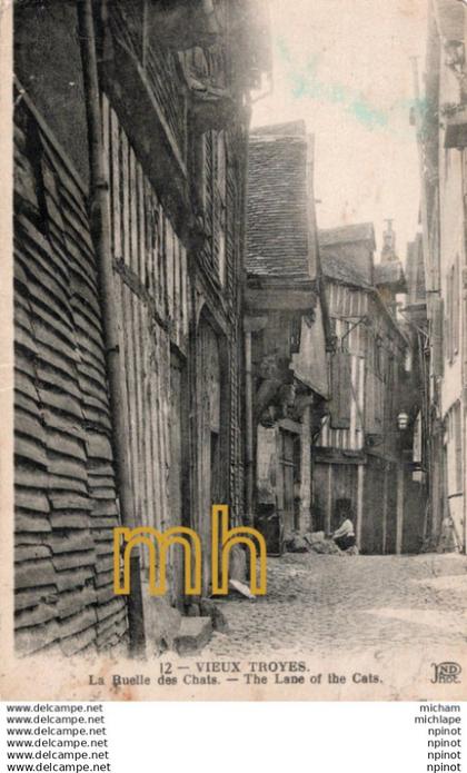 C P A 10   TROYES -  vieux  troyes  la ruelle des chats