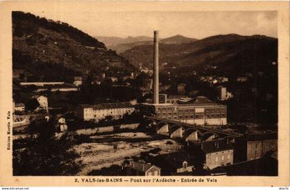 CPA VALS-les-BAINS Pont sur l'Ardeche. Entrée de Vals (660812)