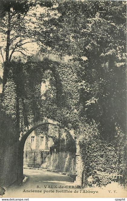 CPA Vaux de Cernay Ancienne Porte fortifiee de l'Abbaye