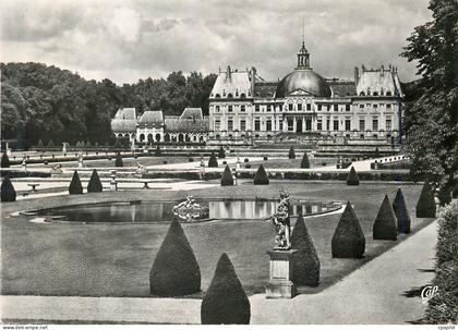 CPM 1572 vaux le vicomte le parc et le chateau