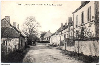 89 VERNOY - Rue principale - La poste, mairie et école