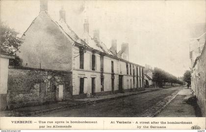 Verberie CPA Une rue apres le bombardement par les Allemands