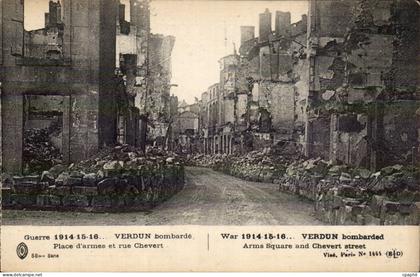 Verdun - Guerre 1914 1918 - Verdun bombarde Place d'armes et rue Chevert - CPA