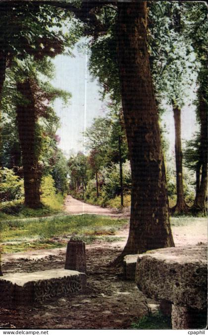 Verrieres le Buisson - Carrefour de l Obelisque - CPA