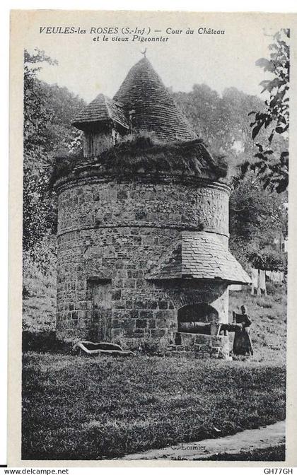 CPA VEULES-les-ROSES -cour du château, vieux pigeonnier -non circulée