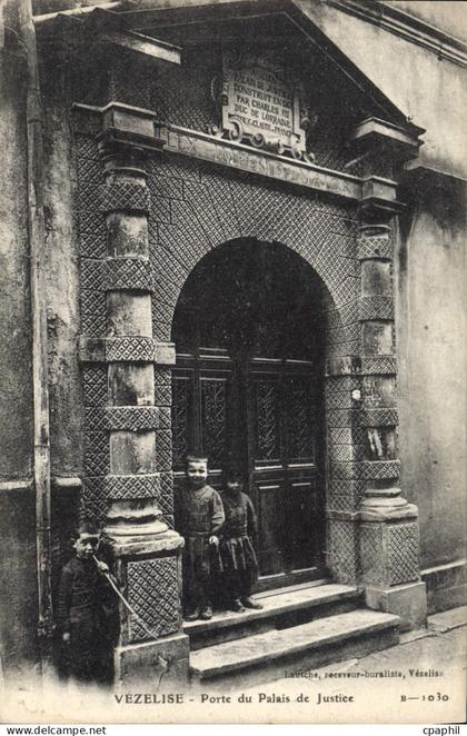 CPA Vezelise Porte Du palais De Justice