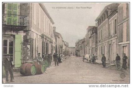 VIC FEZENSAC GERS  RUE VICTOR HUGO (ATTELAGE DE BOEUFS ET BELLE ANIMATION)
