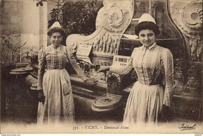 CPA Vichy Donneuses d'eau