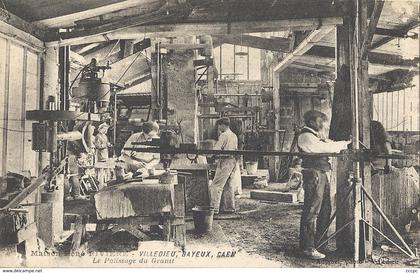 CPA Villedieu Le polissage du Granit Maison René Rivière