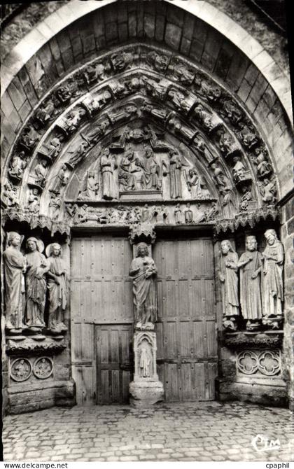 CPA Villeneuve l'Archeveque Yonne Le Portail de l'Eglise XIII et XV siecles