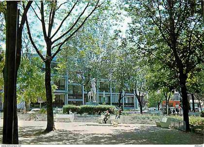 Carte Postale - 92 - Villeneuve la Garenne - Parc de la Mairie - Statue de Diane Chasseresse - Au fond : la Mairie - CPM