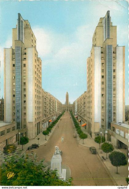 CPM Villeurbanne les Gratte ciel Avenue Henri Barbusse et l'hotel de ville