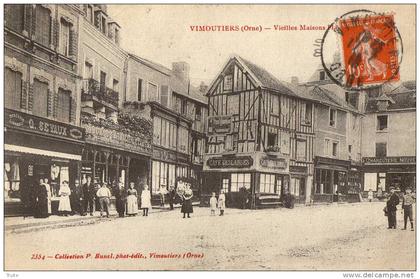 VIMOUTIERS VIEILLES MAISONS PLACE COMMERCE G SEVAUX  TRES ANIMEE