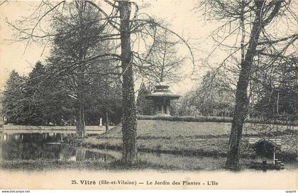 CPA Vitre (Ille-et-Vilaine) Le Jardin des Plantes - L'Ile