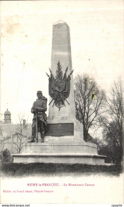 CPA Vitry le Francois Le Monument Carnot Militaria