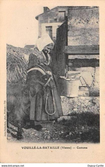 VOUILLE LA BATAILLE - Costume - très bon état