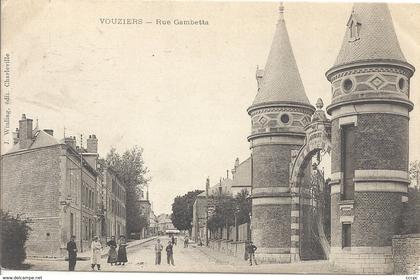 CPA Vouziers Rue Gambetta