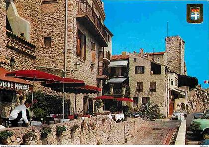 Carte Postale - 06 - Antibes - Les Remparts - Un coin des Remparts - Dans le fond le Château Grimaldi - CPM - Voir Scans