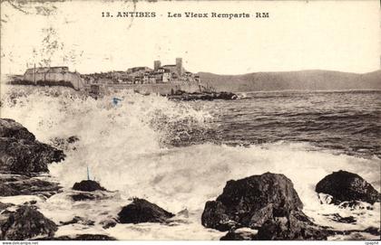 CPA Antibes Les Vieux Remparts