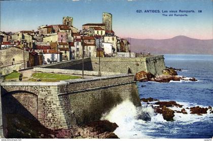 CPA Antibes Les Vieux Remparts