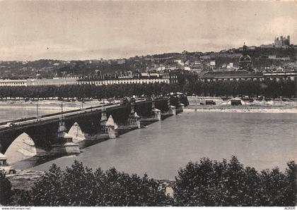 LYON pont de la guillotine 2 (scan recto verso)KEVREN0685
