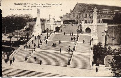 CPA Marseille Gare Et Escalier Monumental de la gare St Charles