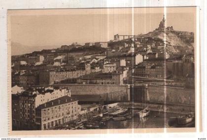 AK 270828 FRANCE - Marseille - Vue sur le Port de Carenage et Notree-Dame de la Garde