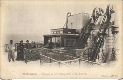 CPA Marseille Ascenseur de Notre Dame de la Garde la Sortie