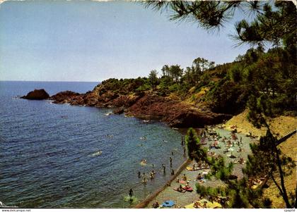 CPM La Corniche d'Or entre le Trayas et Saint Raphael Une Calanque aux Rochers Rouges