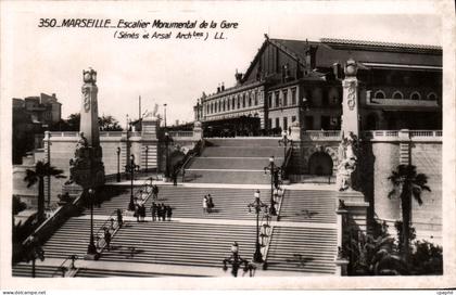 CPA Marseille Escalier Monumental de la Gare