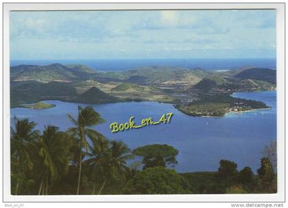 {53030} 972 Martinique Le Marin : Le cul de sac du Marin et le Club Mediterranée. " en baisse "