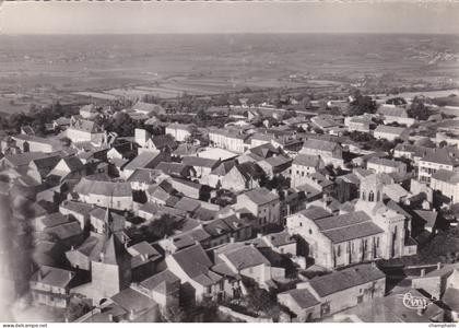 Charroux - Vue générale aérienne et l'Eglise