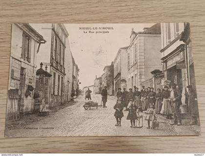 CPA 17 - Nieul-le-virouil , la rue principale