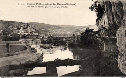 CPA Les Eyzies Stattion prehistorique Vue sur les Eyzies prise des gorges d'enfer