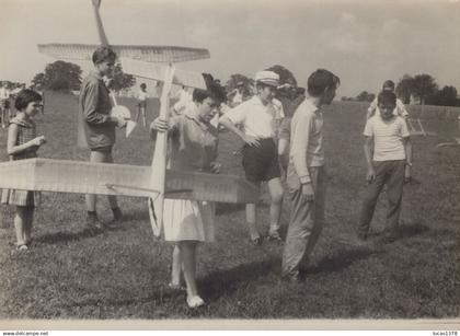 38 / SAINT ANDRE LE GAZ / LES ABRETS / AEROMODELISME  / GRANDE PHOTO ODETTE FAURE / LES ABRETS  / ANNEES 50.80 /