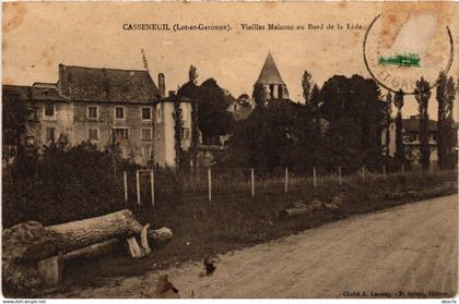 CPA CASSENEUIL - Vieilles Maisons au Bord de la Lede (638615)