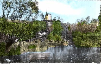 CPSM Seiches sur le Loir La chapelle de Matheflon sur les bords du Loir